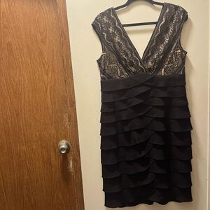 Jessica Howard lace formal dress size 12 feminine evening event